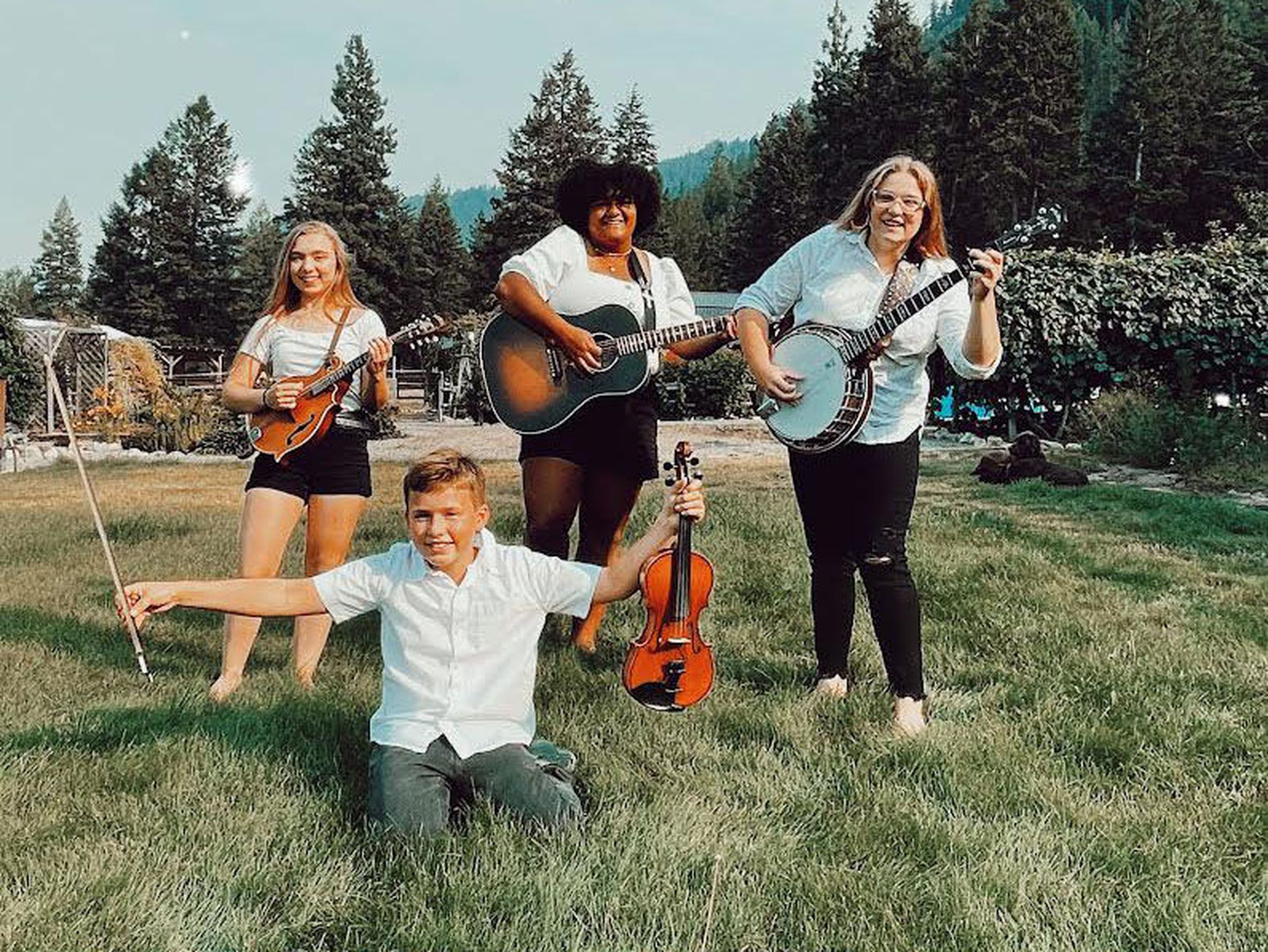 brandi carlile niece band：brandi carlile's niece's musical group