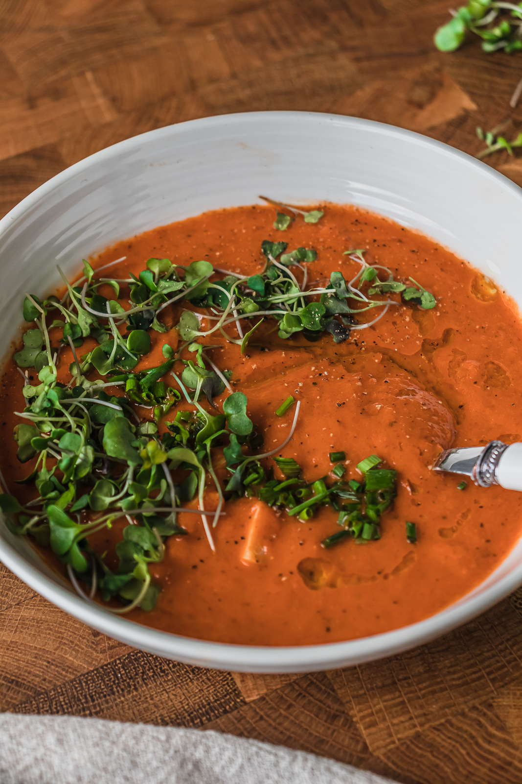 creamy gouda-infused roasted red pepper soup recipe