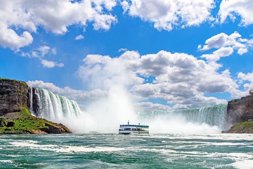 maid of the mist or hornblower：mist maid or horn blower