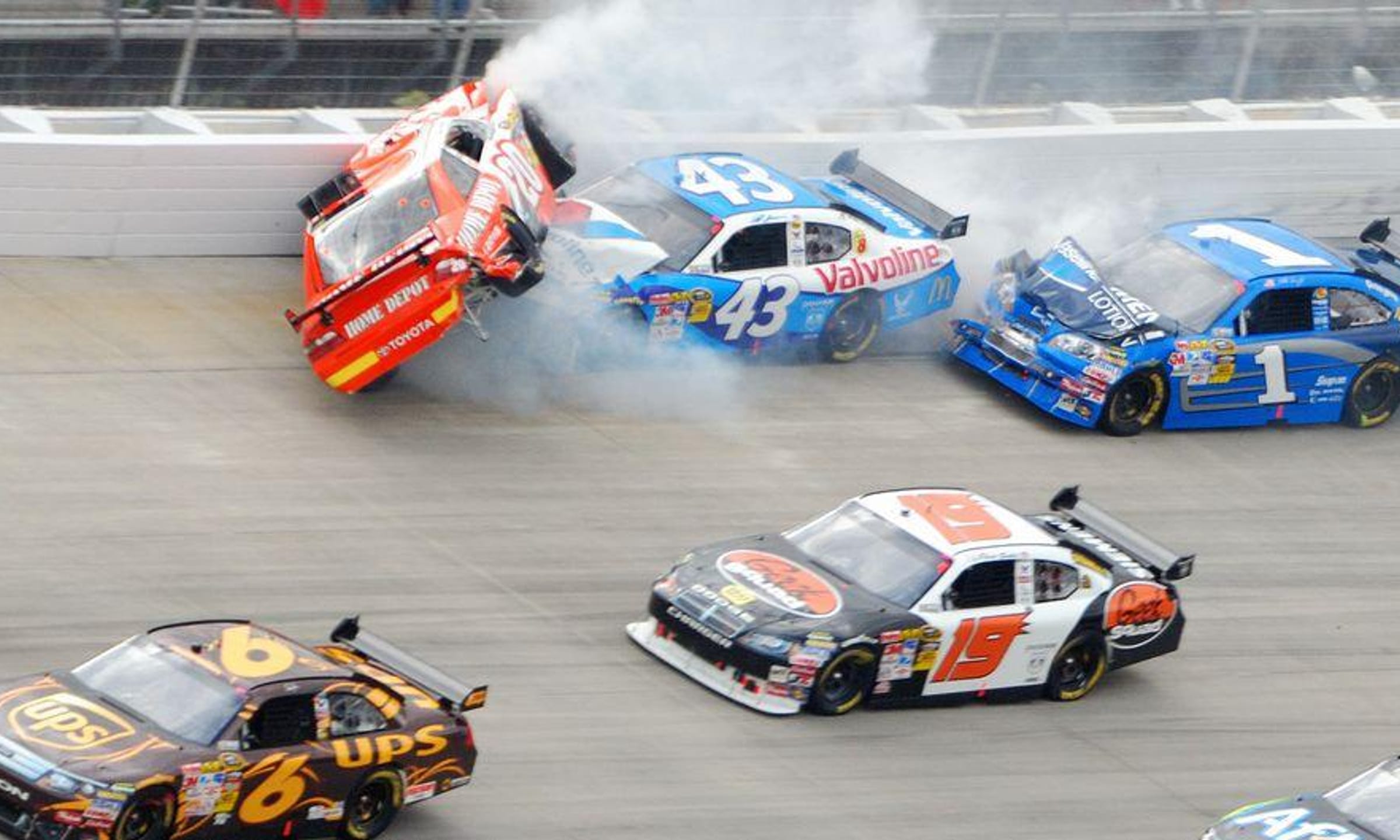 how many nascar drivers have lost their lives during races