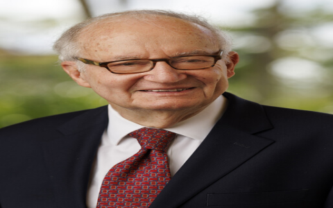 conferred knighthood upon：bestowed the honor of knighthood on