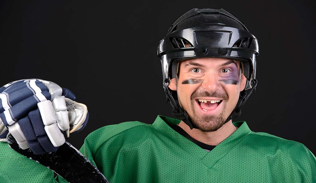 do hockey players apply black under their eyes?