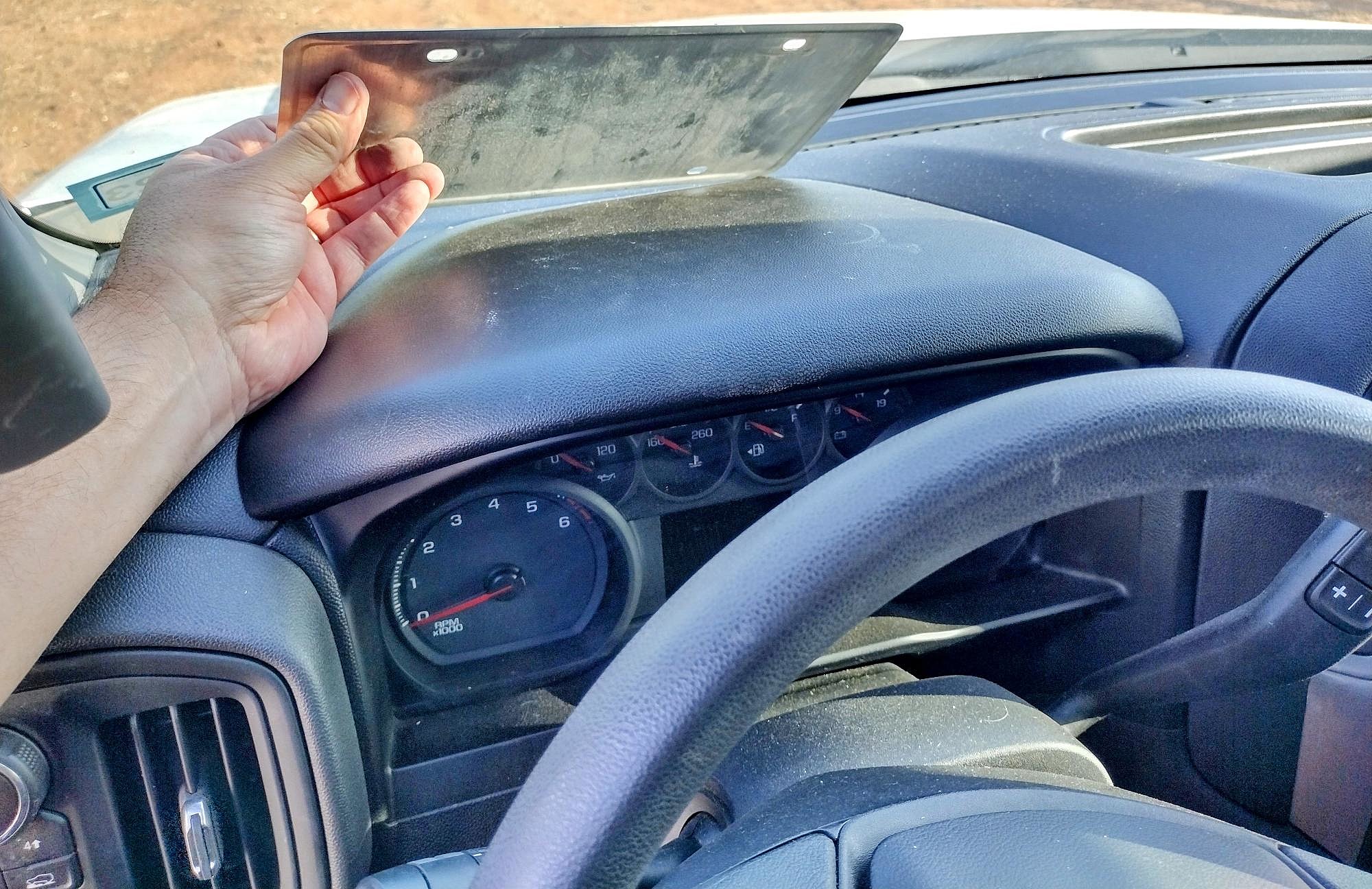 is it permissible to place your front license plate on the dashboard？