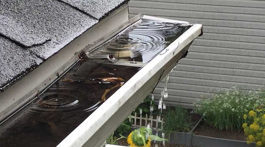 signs that your gutters require cleaning