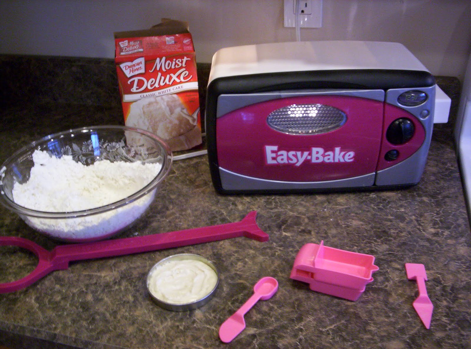 is it possible to use standard cake mix in an easy bake oven?