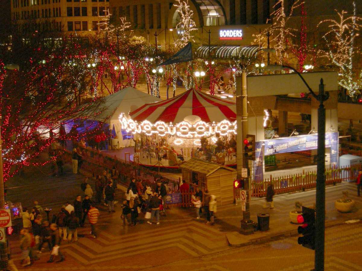 christmas time in seattle:holiday season in the emerald city