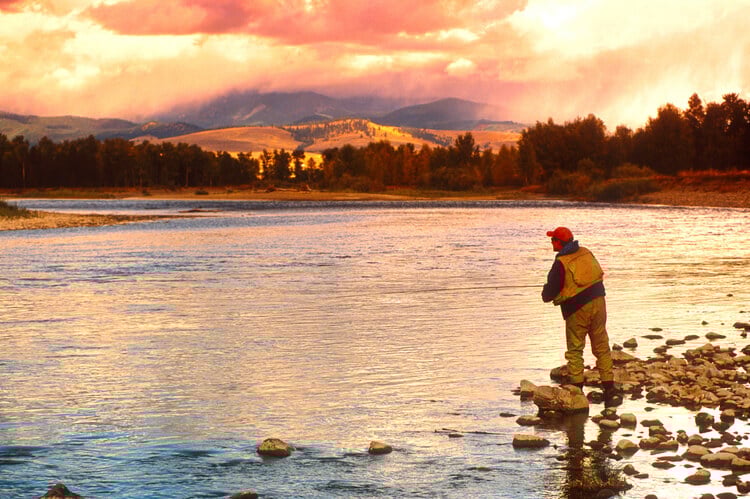 fly fishing in big sky montana：fly casting amidst the vast montana sky