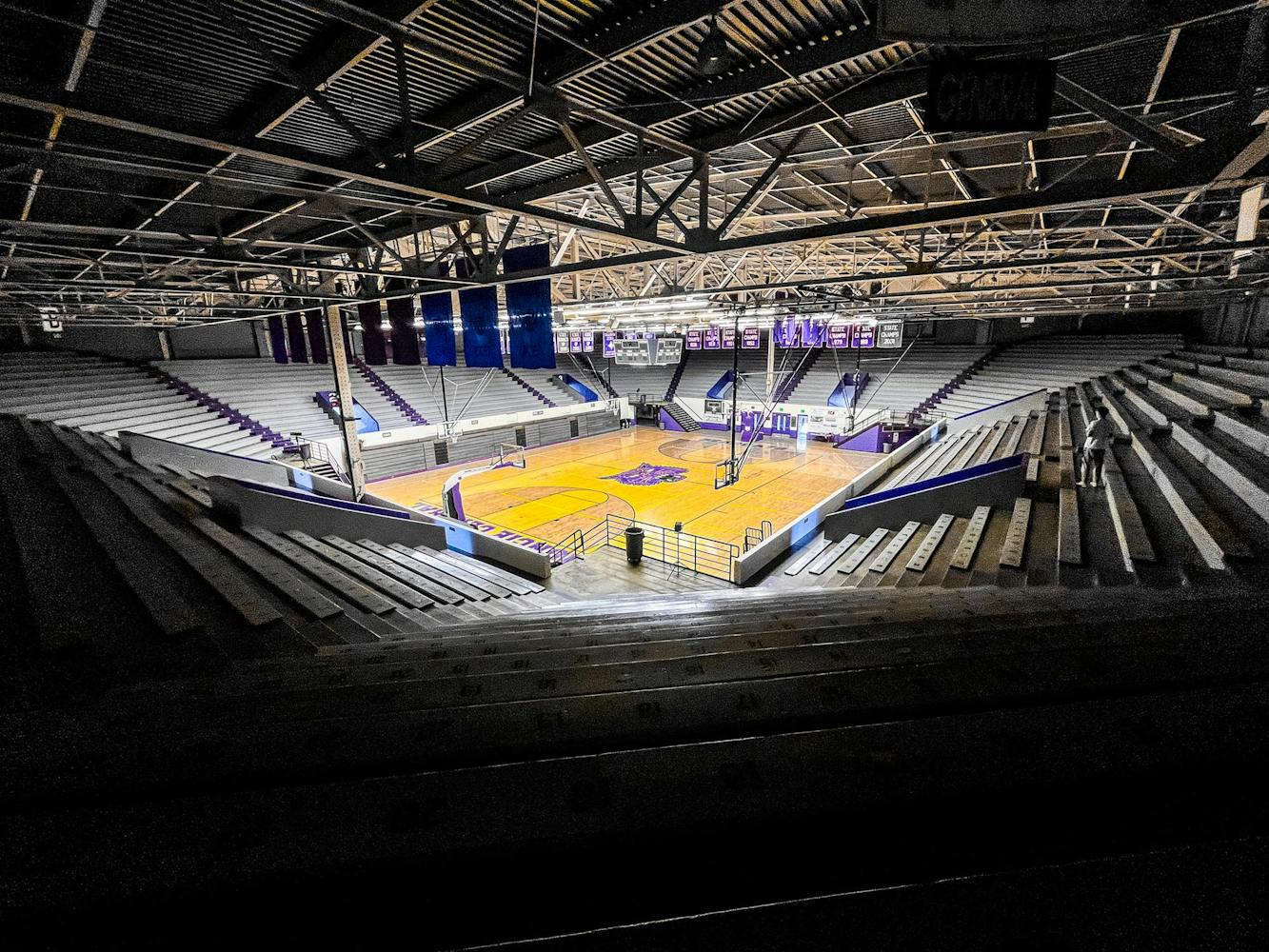 muncie central fieldhouse：muncie central's sports arena