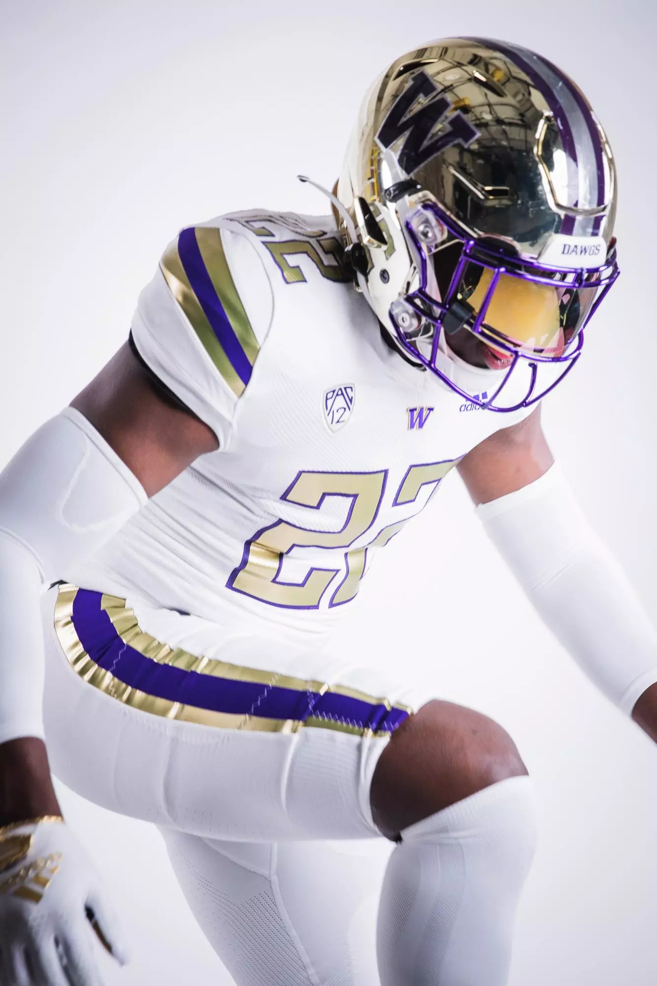 university of washington football uniforms：washington huskies gridiron attire