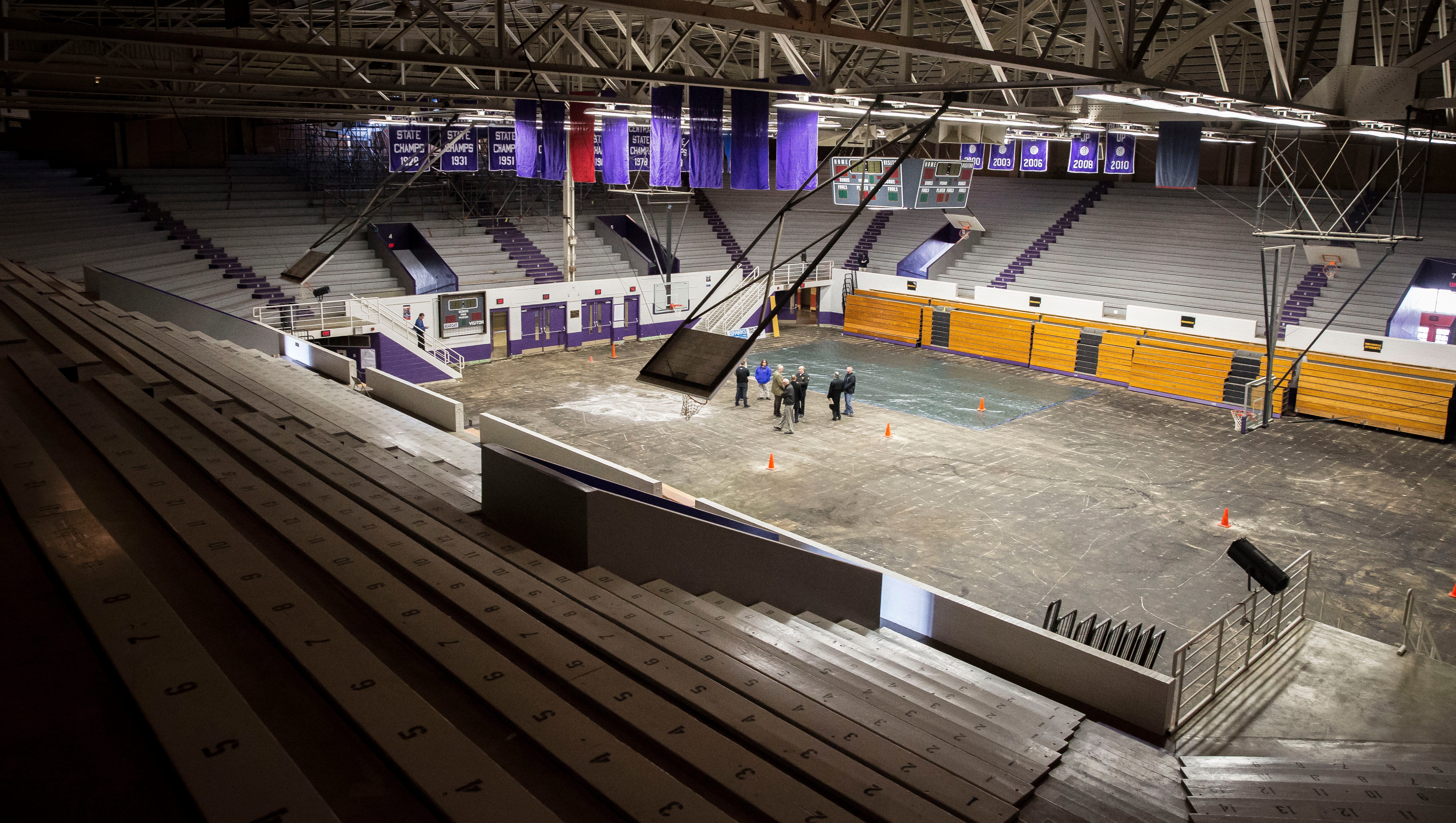 muncie central fieldhouse：muncie central's sports arena