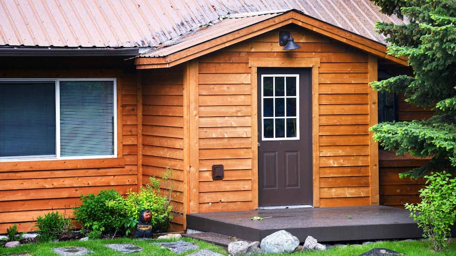 cost to stain cedar siding house：cost of staining cedar siding for a house