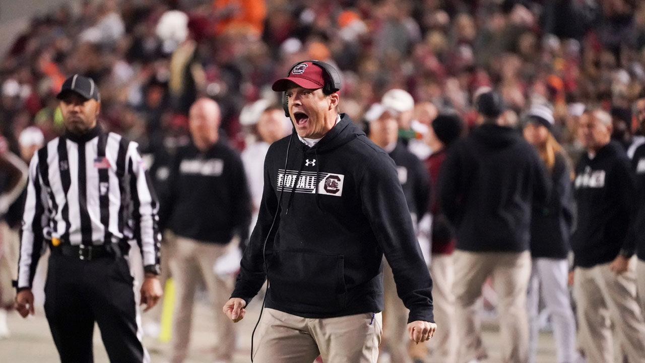 mack brown shane beamer:mack brown and shane beamer