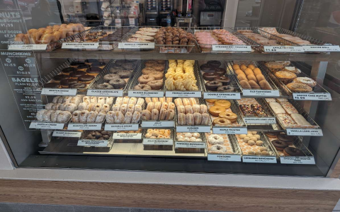 dunkin donuts easter eggs：dunkin donuts spring treats
