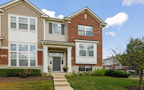 townhomes for sale in naperville il：townhouses available for purchase in naperville il
